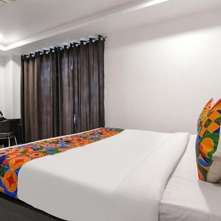 Hotel Grey Sky New Delhi Bagian luar foto