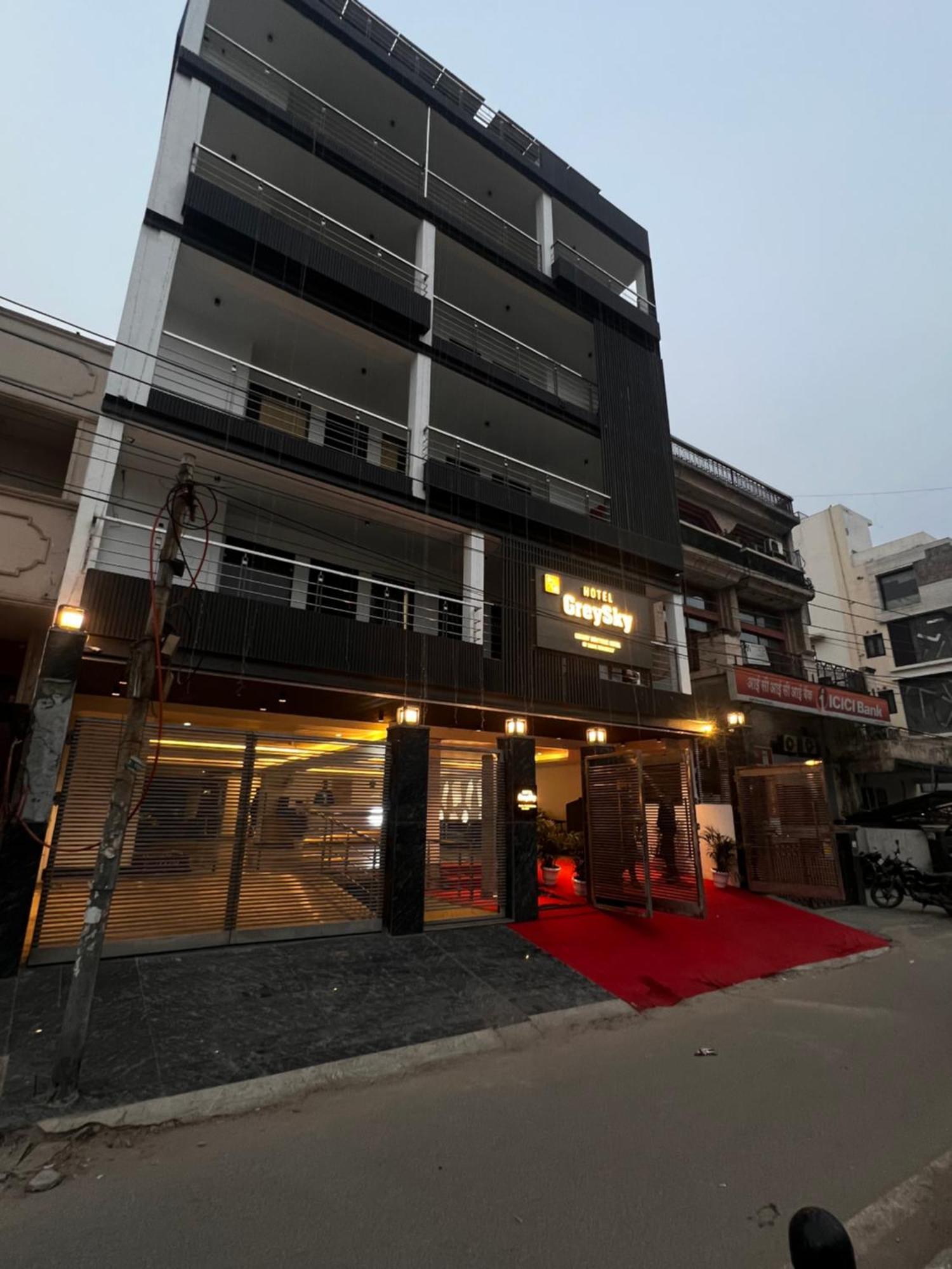 Hotel Grey Sky New Delhi Bagian luar foto