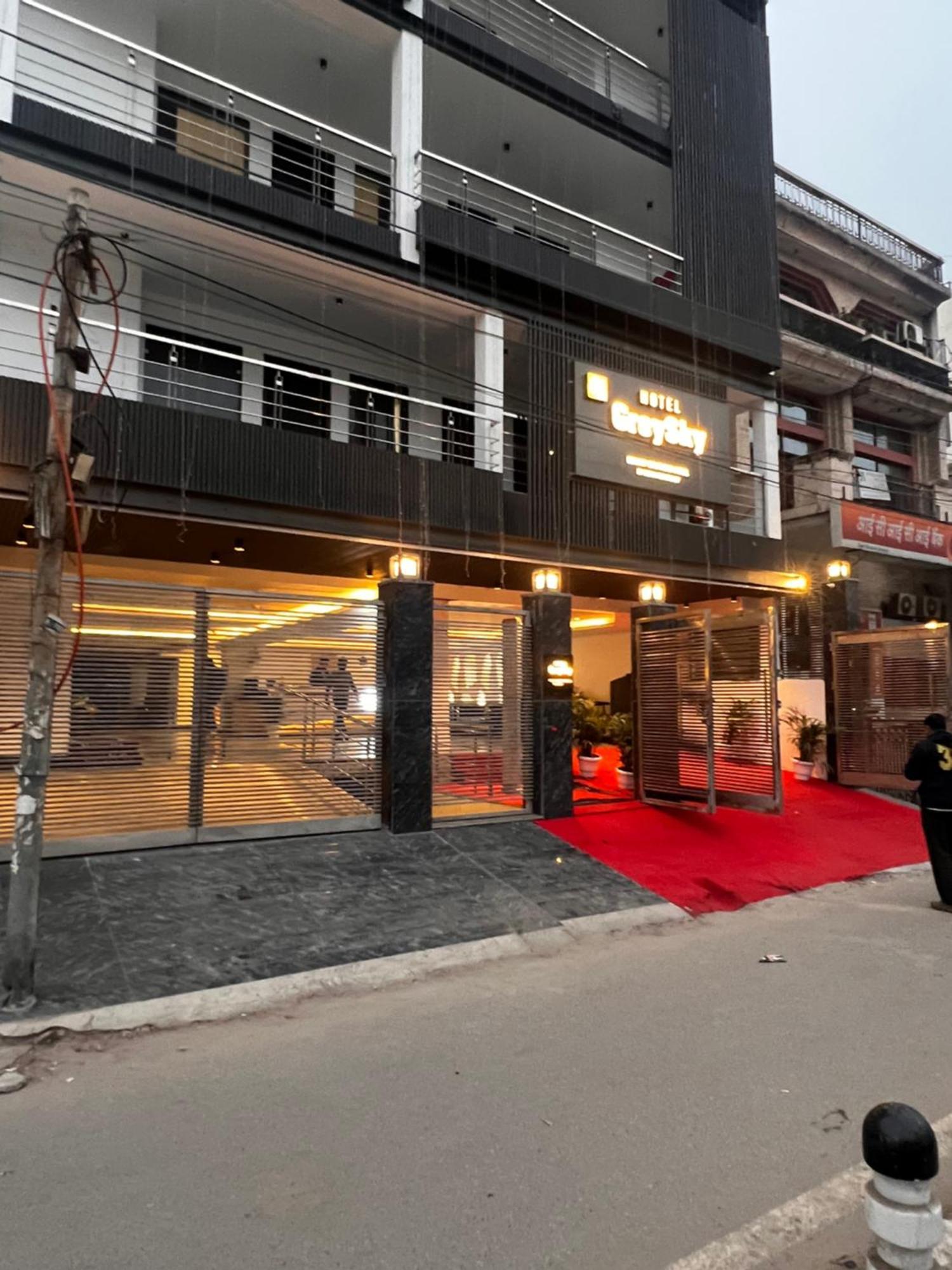 Hotel Grey Sky New Delhi Bagian luar foto