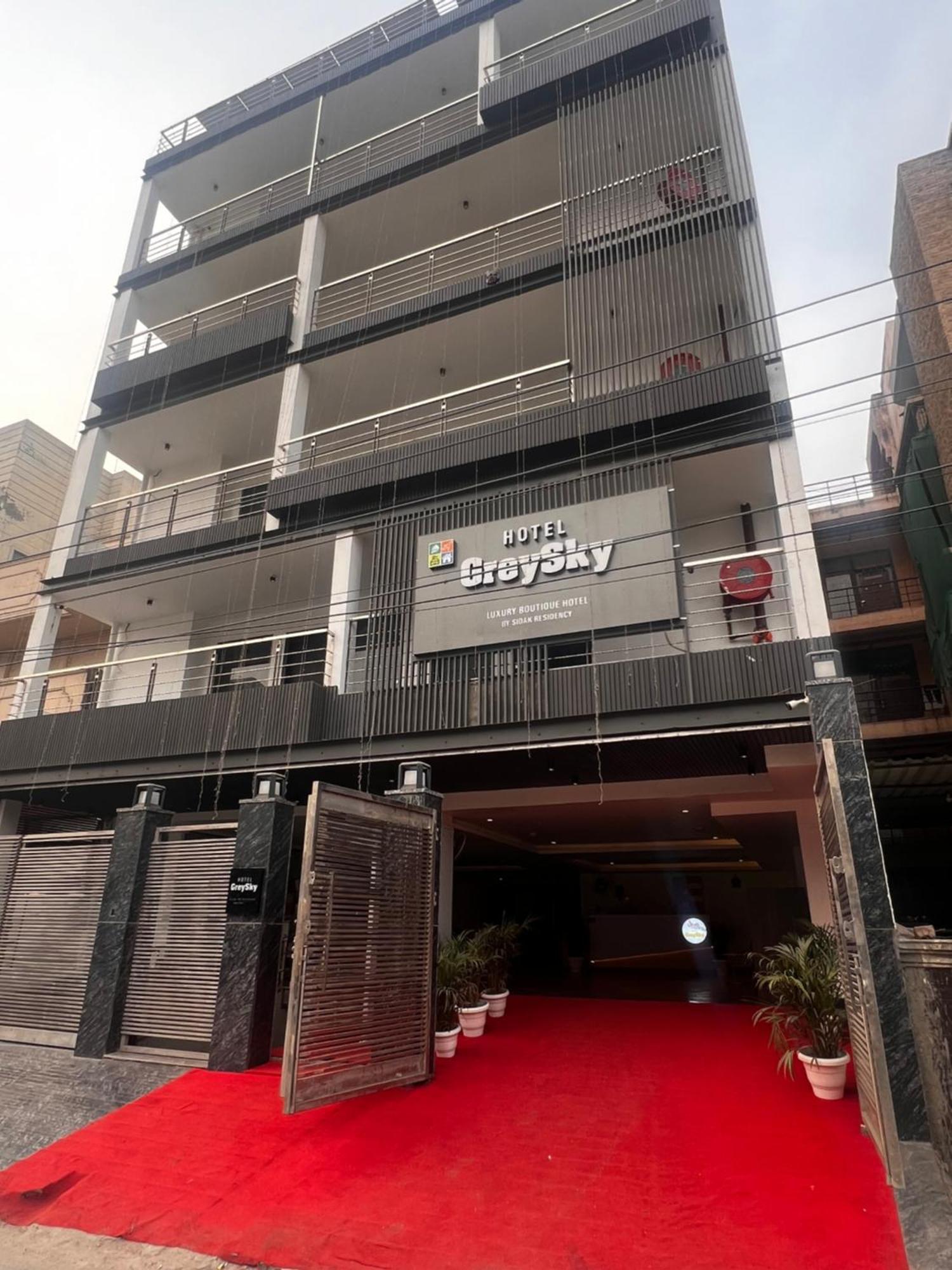 Hotel Grey Sky New Delhi Bagian luar foto